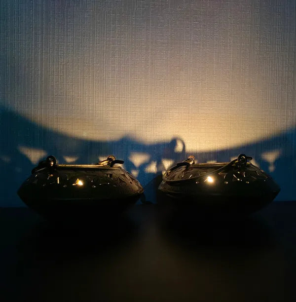 Metal Iron Small Handi T-Lite Holder Showpieces Set Of Two Candle Holders