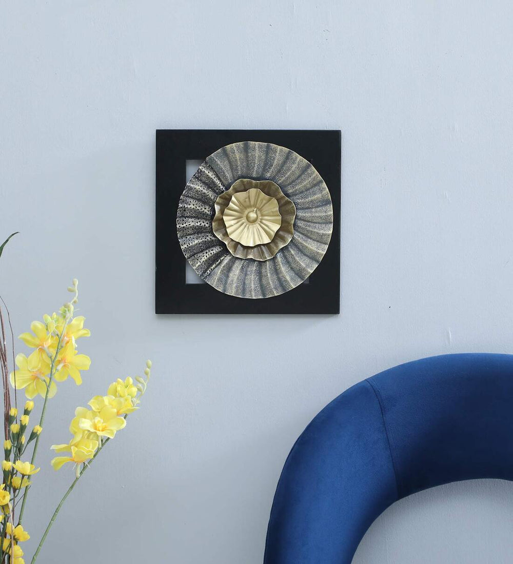 Iron And Mdf Wood Framed Leaf Wall Art In Gold & Black
